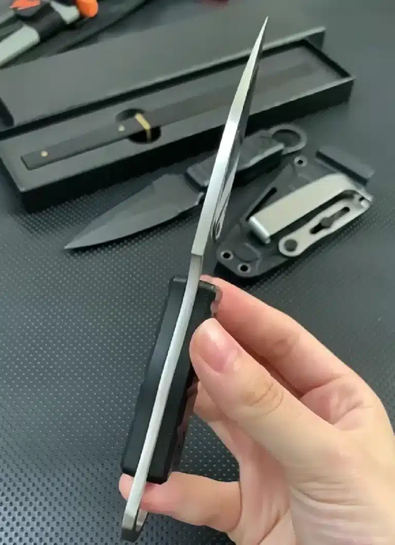 Petit couteau droit d'extérieur 20
